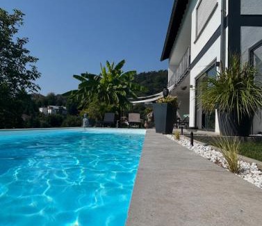 Saarburg Apartamento | Palmen Oase Saarburg, Exklusives Retreat mit Pool, Palmen und traumhafter Aussicht