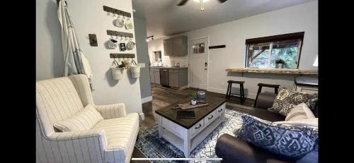 Buffalo Soapstone Casa | Palmers Cozy Cottage mountainside getaway