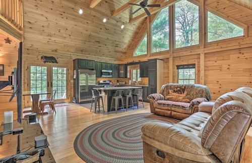 Kresgeville Cabina | ¡NUEVO! Palmerton Cabin w / Game Room ~ 5 Mi to Blue Mtn