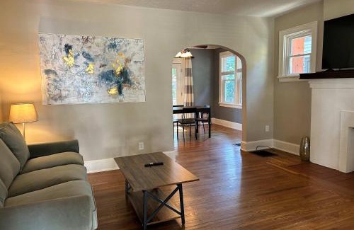 Roselawn Finance Casa | Palmetto 2 Bed Family House in Cincy near Hyde Park