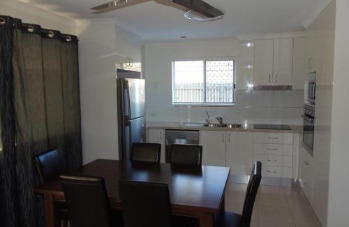 Rainbow Beach Casa | Palmgrove 2 Rainbow Beach