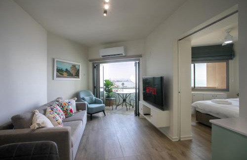 Skala Apartamento | Palmove Luxurious Beachfront Apt