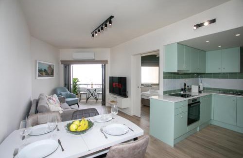 Skala Apartamento | Palmove Luxurious Beachfront Apt