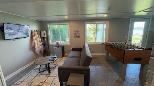 Chapin Casa | Palms in Paradise 2 Docks & Steps into Lake Murray
