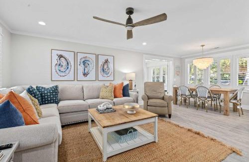 Isle of Palms Casa | Palms of Hart- 2 Blocks from Beach Dog Friendly