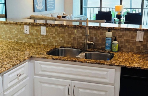 Fort Myers Apartamento | Palms on the River: 90+ Day Rental, Amenities + View, Near Downtown Fort Meyers
