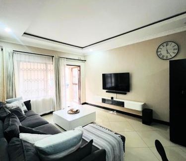 Lilongwe Apartamento | Palms & Pebbles Home