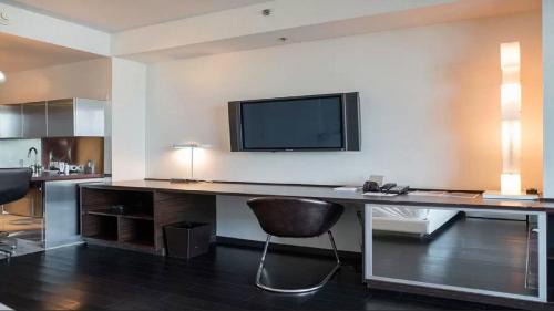 Las Vegas Apartamento | Palms Place Beautiful 51st Floor with Mountain Views