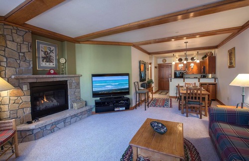 Mountain Village Cabaña | Palmyra 4G by Avantstay Close to the Slopes & Town!