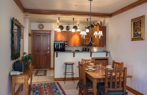 Mountain Village Cabaña | Palmyra 4G by Avantstay Close to the Slopes & Town!