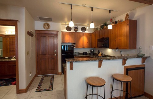 Mountain Village Cabaña | Palmyra 4G by Avantstay Close to the Slopes & Town!