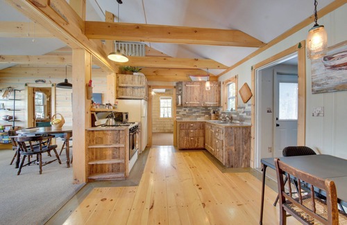 Palmyra Cabaña | Palmyra Cottage w/ Deck on Whites Pond!