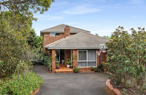 Mount Eliza Casa | Palmyra Villa | Pool & Spa | Steps to Village