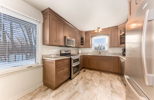 Palos Hills Casa | Palos Hills Rental - Sun Valley Dr