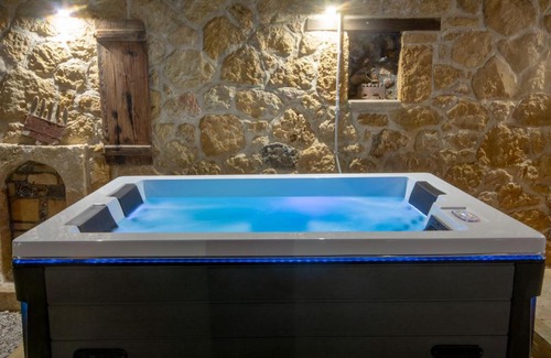 Ravdoucha Casa | Pamelas House with Jacuzzi