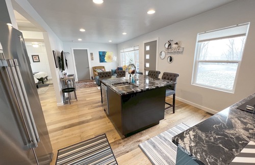 Howard Casa | Pamperin Park Cottage - Casa, suite nupcial completamente actualizada