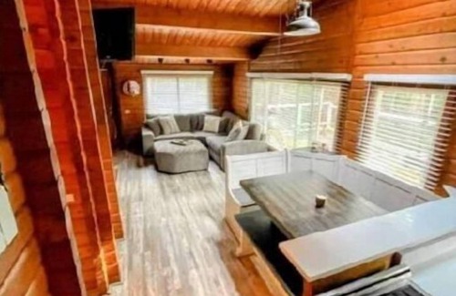 Deer Harbor Cabina | Pan Abode Cabin in the Woods on an Island