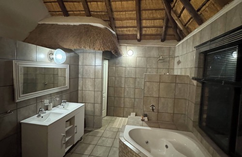Marloth Park Cabina | Pan African Safari Lodge