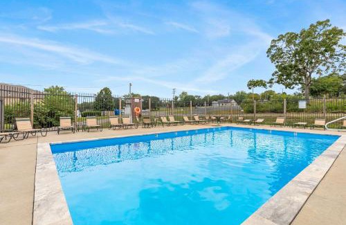Kimberling City Casa | Panacea Boathaus Lodge - Perfect Location for your lake vacation