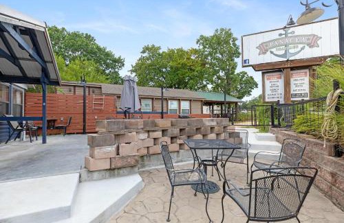 Kimberling City Casa | Panacea Boathaus Lodge - Perfect Location for your lake vacation