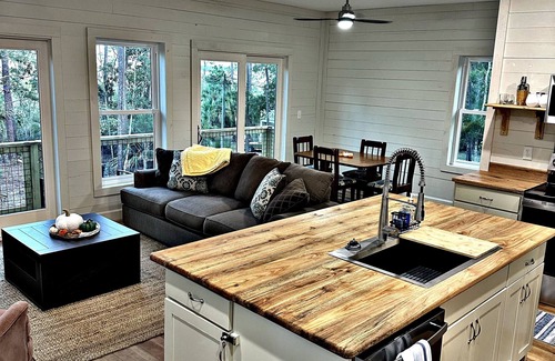 Panacea Casa | Panacea Treehouse ⭐️ Waterfront Retreat- Minutes to St.Marks Brewfest!