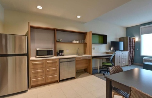Upper Grand Lagoon Hotel | Panama City Beach Paradise! 2 Pet-Friendly Units! Onsite Pool, Kitchen, Parking!