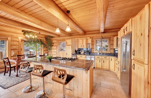 Bailey Casa | Panaromic Mountain Views, Hot tub, Geodesic Dome, Game room!