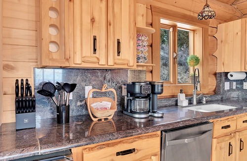 Bailey Casa | Panaromic Mountain Views, Hot tub, Geodesic Dome, Game room!