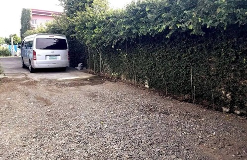 Laoag Casa | Pancho Villa Roomy 2 bedroom house large enclosed yard 3 min from Robinson Mall!
