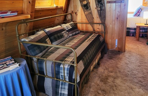 Mammoth Creek Cabina | Panguitch Lake Cabin 233 Harrold's Haven