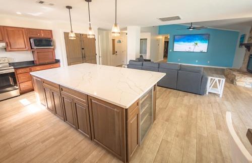 Thomas Drive Casa | Panhandle Paradise, Heated Pool, Hot Tub, Mini & Disc Golf, Game Room