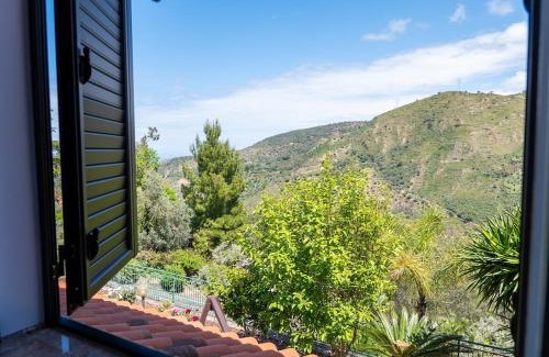 Santo Stefano di Camastra Apartamento | Panoramic Villa Fiore di Limone near Cefalú