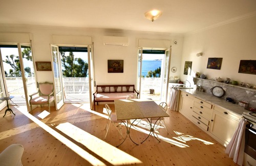 Ospedaletti Apartamento | Panorama Apartment in Ospedaletti by Wonderful Italy