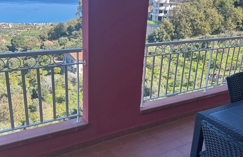 Brolo Apartamento | Panorama d'oro