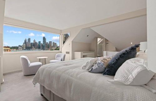Kirribilli Casa | Panorama Firework View - Classic 4-Level Terrace Style Living in Kirribilli !