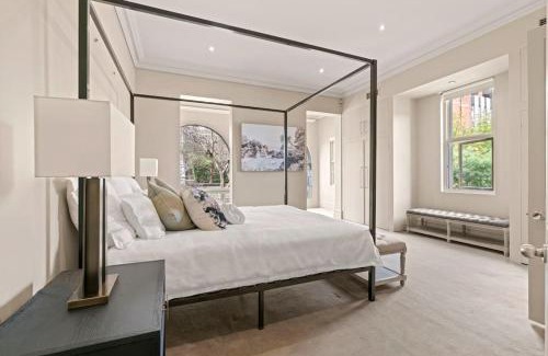 Kirribilli Casa | Panorama Firework View - Classic 4-Level Terrace Style Living in Kirribilli !