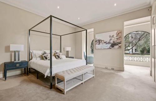 Kirribilli Casa | Panorama Firework View - Classic 4-Level Terrace Style Living in Kirribilli !