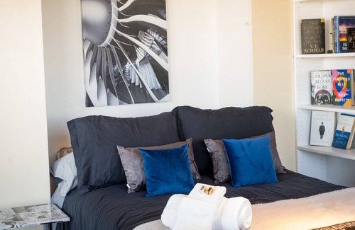 Chinatown Condominio | Panoramic Bay/City Views from Luxury Downtown SF Condo