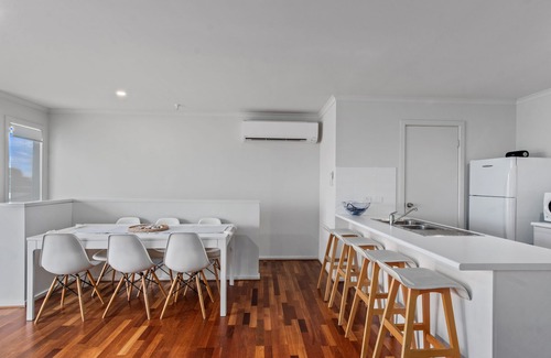 Carrickalinga Casa | Panoramic Beach house, modern & immaculately presented to sleep up to 10 guests