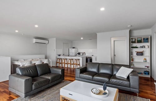 Carrickalinga Casa | Panoramic Beach house, modern & immaculately presented to sleep up to 10 guests