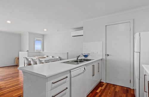 Carrickalinga Casa | Panoramic Beach house, modern & immaculately presented to sleep up to 10 guests