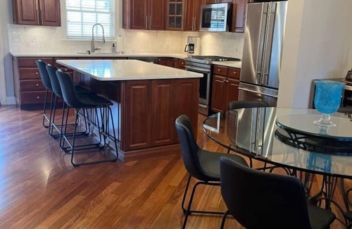 South Side Flats Casa | Panoramic City View-Roof Deck-Free Garage Parking!