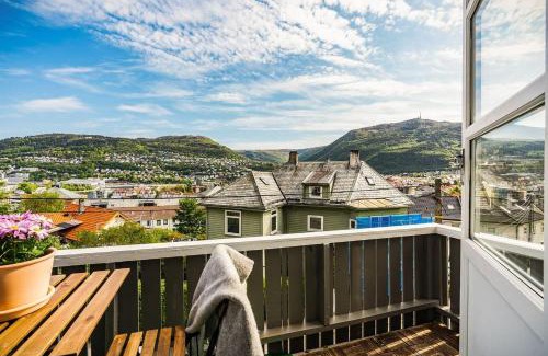 Arstad Apartamento | Panoramic Flat & Garden, free parking 12 minutes walking!