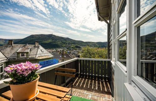 Arstad Apartamento | Panoramic Flat & Garden, free parking 12 minutes walking!