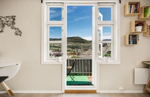 Arstad Apartamento | Panoramic Flat & Garden, free parking 12 minutes walking!