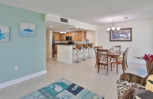 Redington Shores Condominio | Panoramic Gulf and Intracoastal Views - work remotely steps to the beach