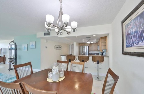 Redington Shores Condominio | Panoramic Gulf and Intracoastal Views - work remotely steps to the beach