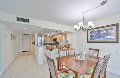 Redington Shores Condominio | Panoramic Gulf and Intracoastal Views - work remotely steps to the beach