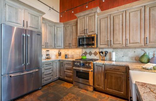 Talmont Casa | Panoramic Lake Tahoe Views, Dog Friendly, Pool Table, Near Alpine and Olympic Valley!