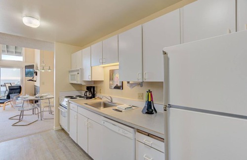 Otter Rock Apartamento | Panoramic Loft with King Bed & Full Kitchen